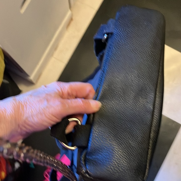 Le Sak  Genuine Leather convertible crossbody/ knapsack 12 x 12 x 3 1/4 - Picture 5 of 7